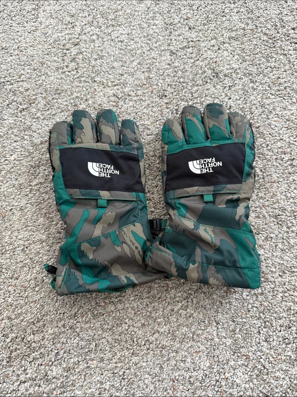 The North Face Kids Montana Futurelight Etip Green/Olive Camo Winter Glove Med